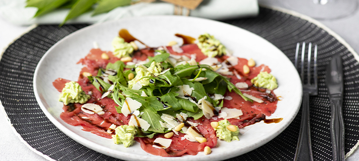 Carpaccio met truffel-avocadocrème