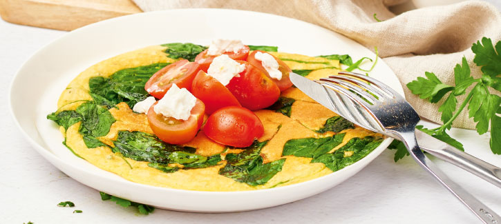 Omelet met tomaatjes, spinazie en geitenkaas