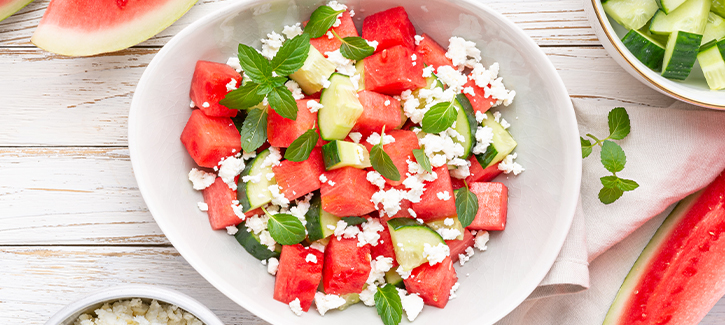 Watermeloensalade met komkommer, feta en munt