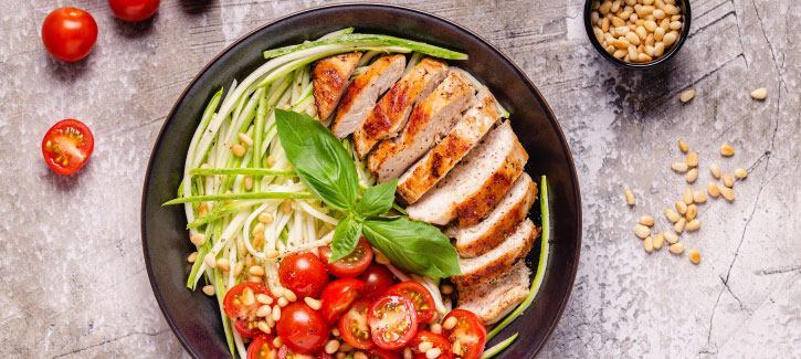 Courgetti met kipfilet en tomaatjes