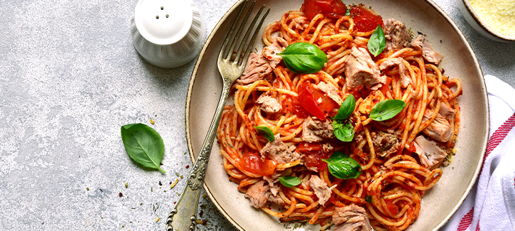 Spaghetti met tonijn-tomatensaus