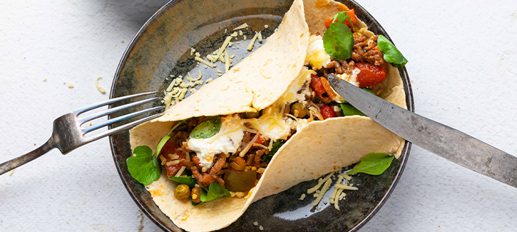 Wrap met gehakt, paprika en zure room