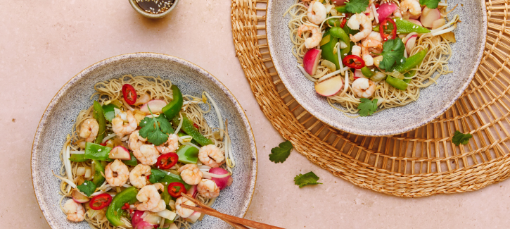Noodles met garnalen en radijs