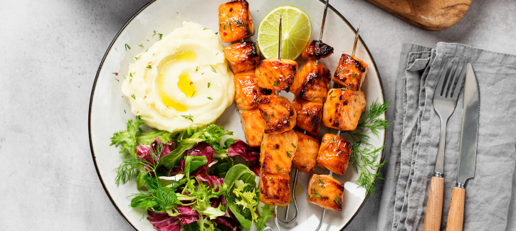 Zalmspiesjes met aardappelpuree