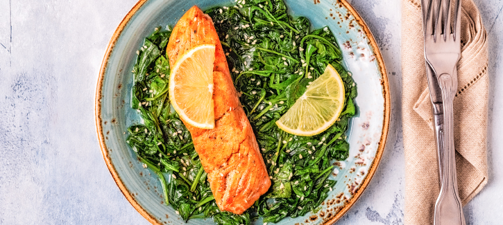 Zalm met spinazie en citroen