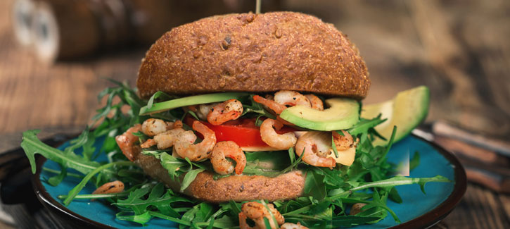 Broodje met gebakken garnalen