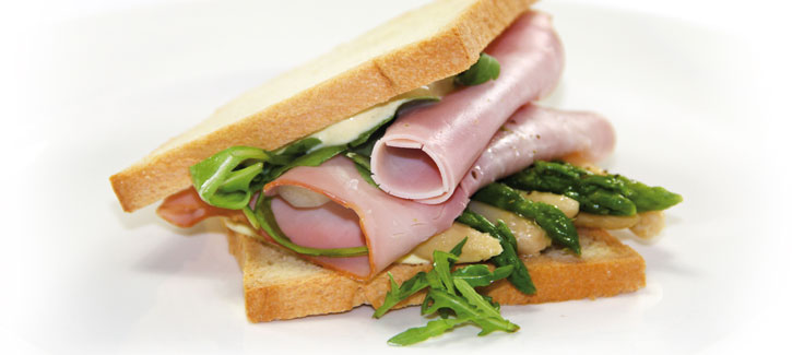 Lentetoast met asperges en ham