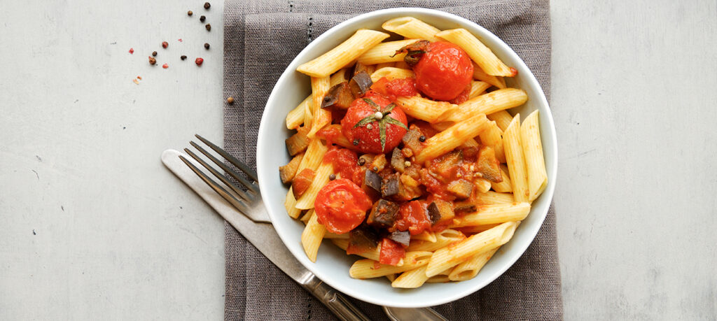 Pasta met aubergine en tomaat