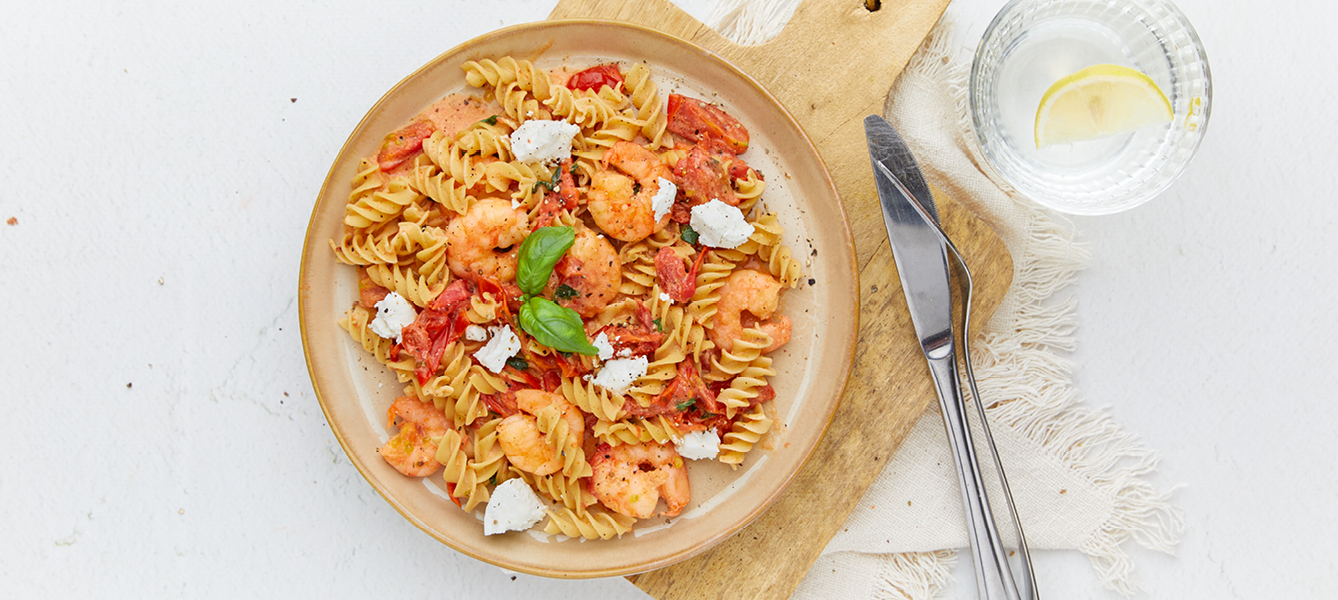 Romige fusilli met garnalen en tomaatjes