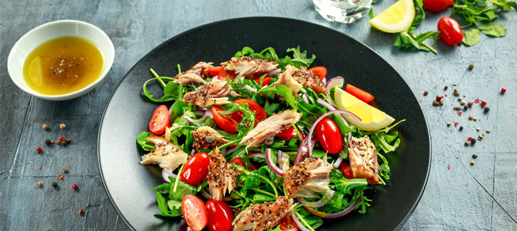 Gerookte makreelsalade met mosterd dressing