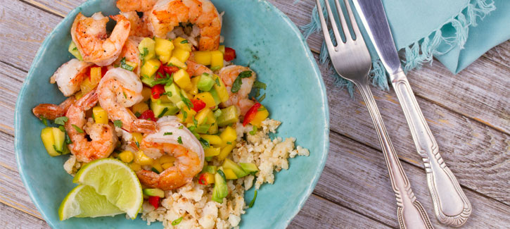 Bloemkoolrijst met garnalen en pittige mangosalsa