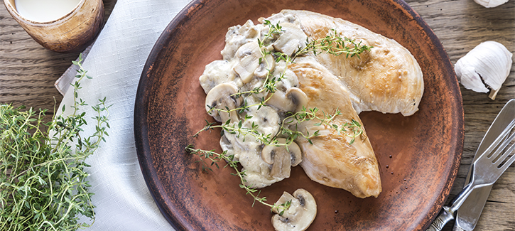 Kipfilet met romige champignonsaus