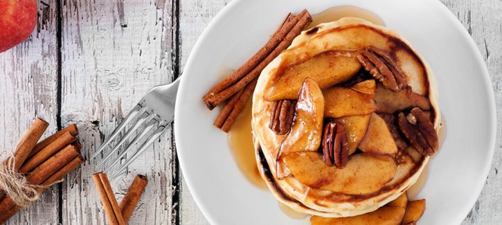 Pannenkoek met gebakken kaneelappeltjes